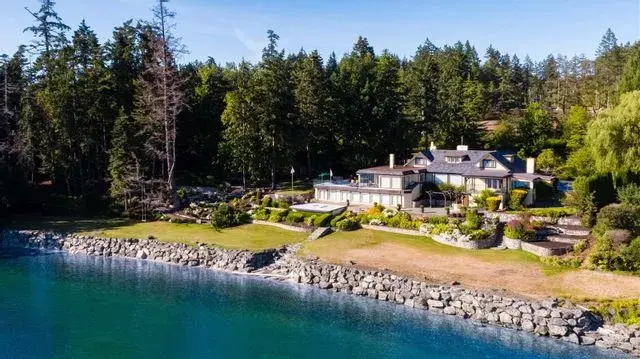 Saanich neighborhood homes